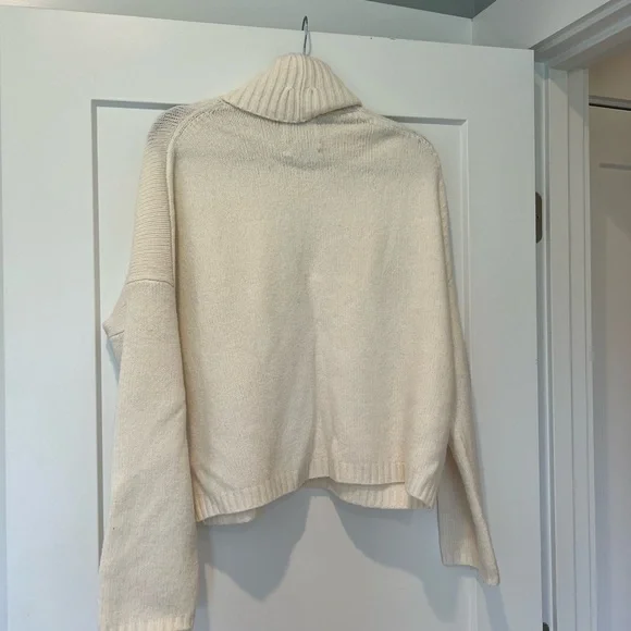 Abercrombie Turtleneck Sweater (Size Small, Off-White Color) - Picture 6 of 7